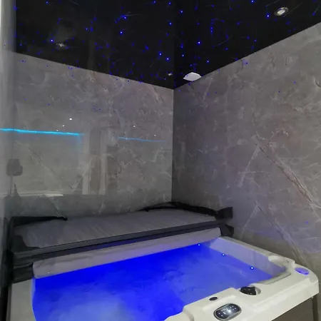 L'etoile Jacuzzi Detente & Confort Apartment *