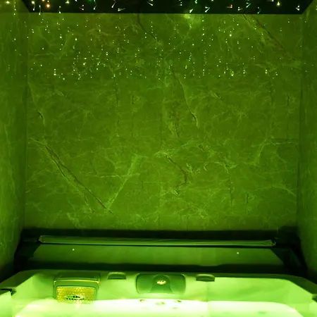 L'etoile Jacuzzi Detente & Confort Apartment